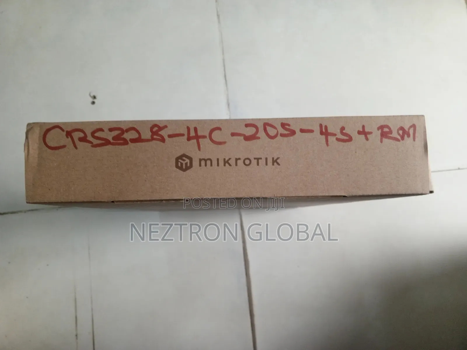 Mikrotik CRS328-20-4S-+RM