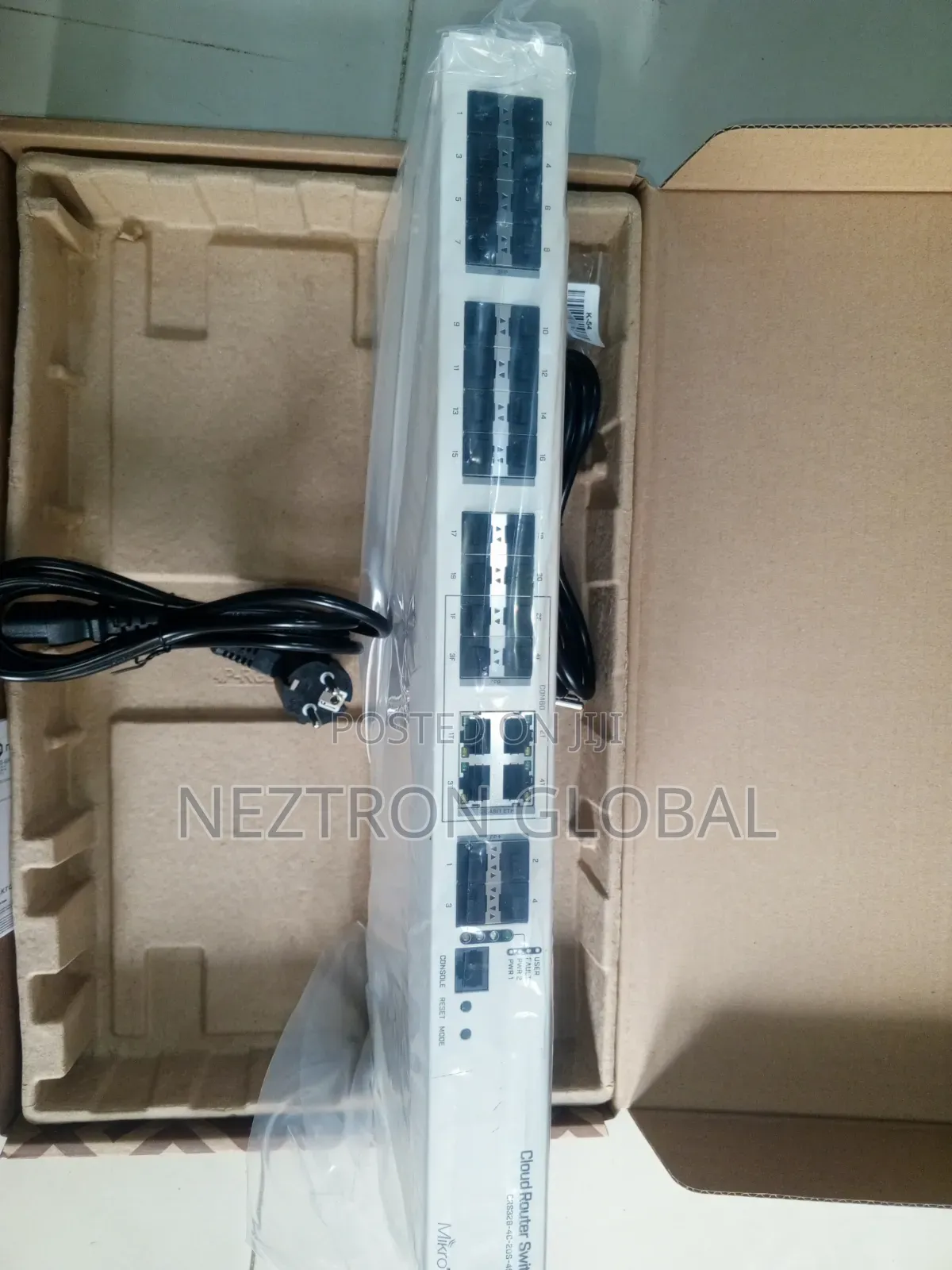 Mikrotik CRS328-20-4S-+RM