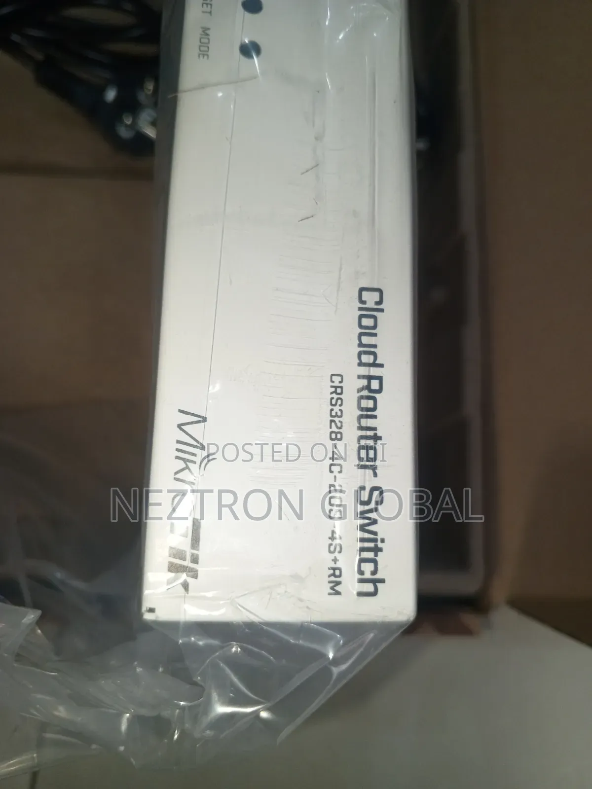 Mikrotik CRS328-20-4S-+RM