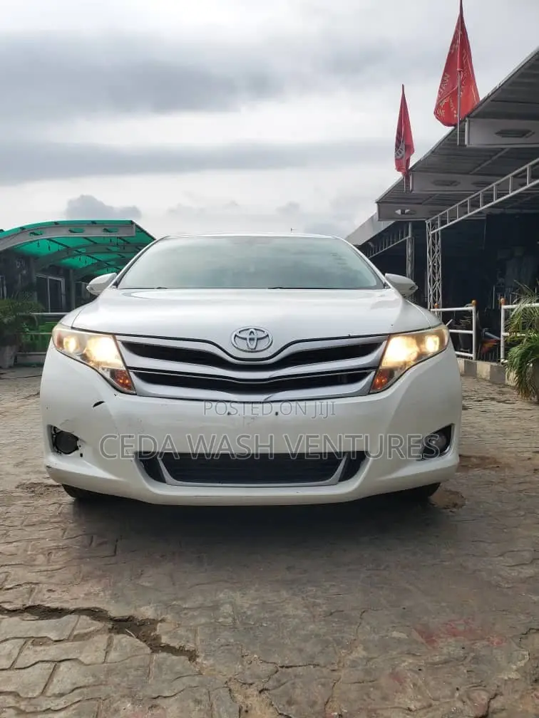 Toyota Venza LE 2012 White