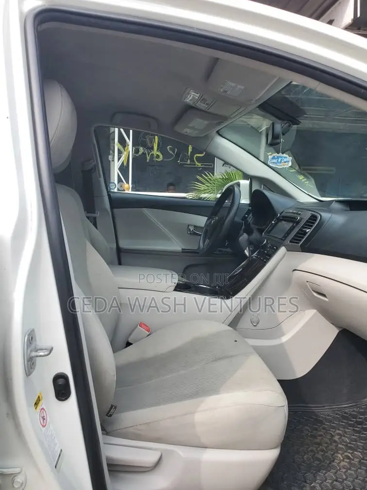 Toyota Venza LE 2012 White