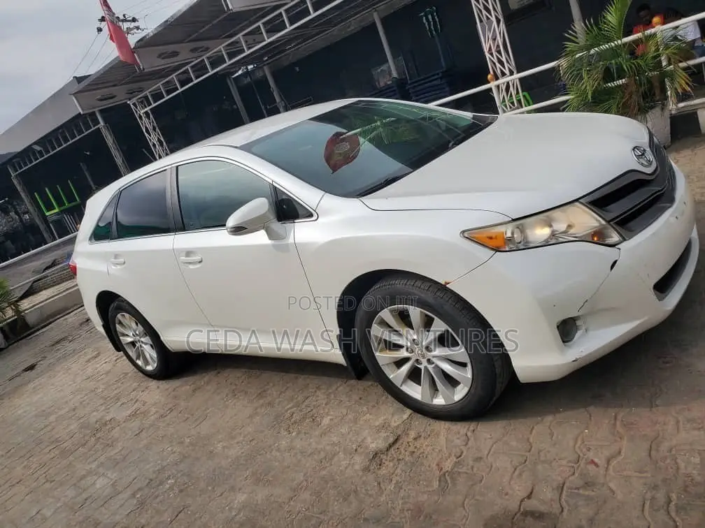 Toyota Venza LE 2012 White