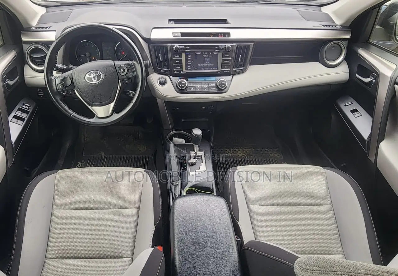 Toyota RAV4 XLE 4dr SUV AWD (2.5L 4cyl 6A) 2018 Gray