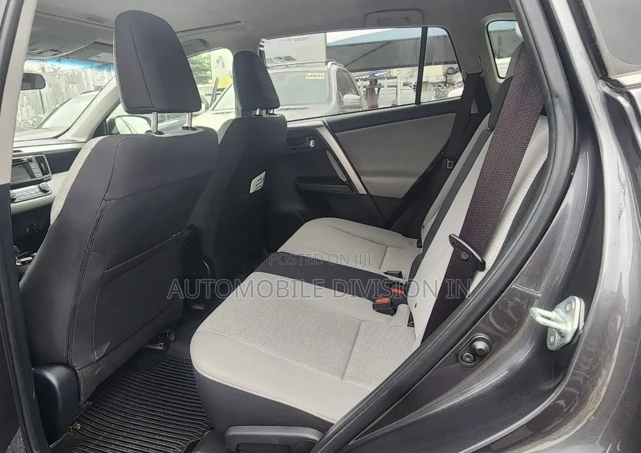 Toyota RAV4 XLE 4dr SUV AWD (2.5L 4cyl 6A) 2018 Gray