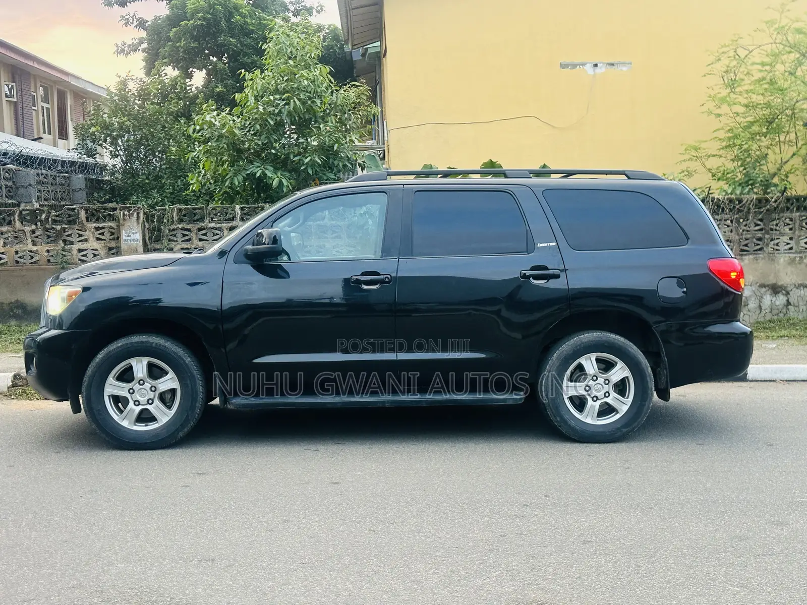 Toyota Sequoia Limited 4dr SUV 4WD (5.7L 8cyl 6A) 2009 Black