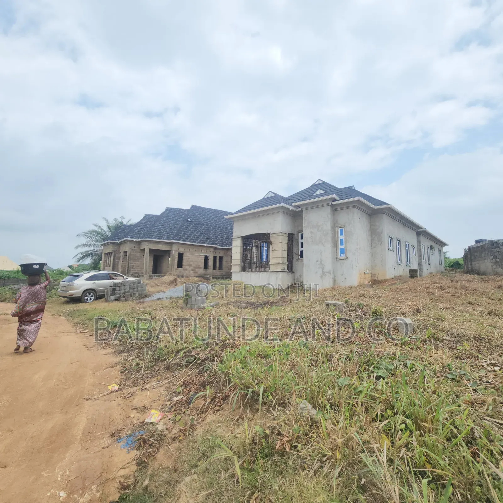 4bdrm Bungalow in Ologuneru for sale
