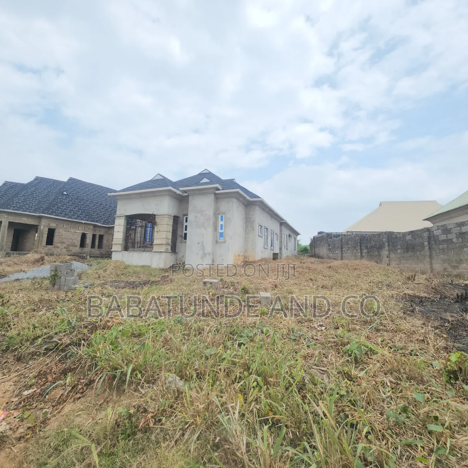 4bdrm Bungalow in Ologuneru for sale