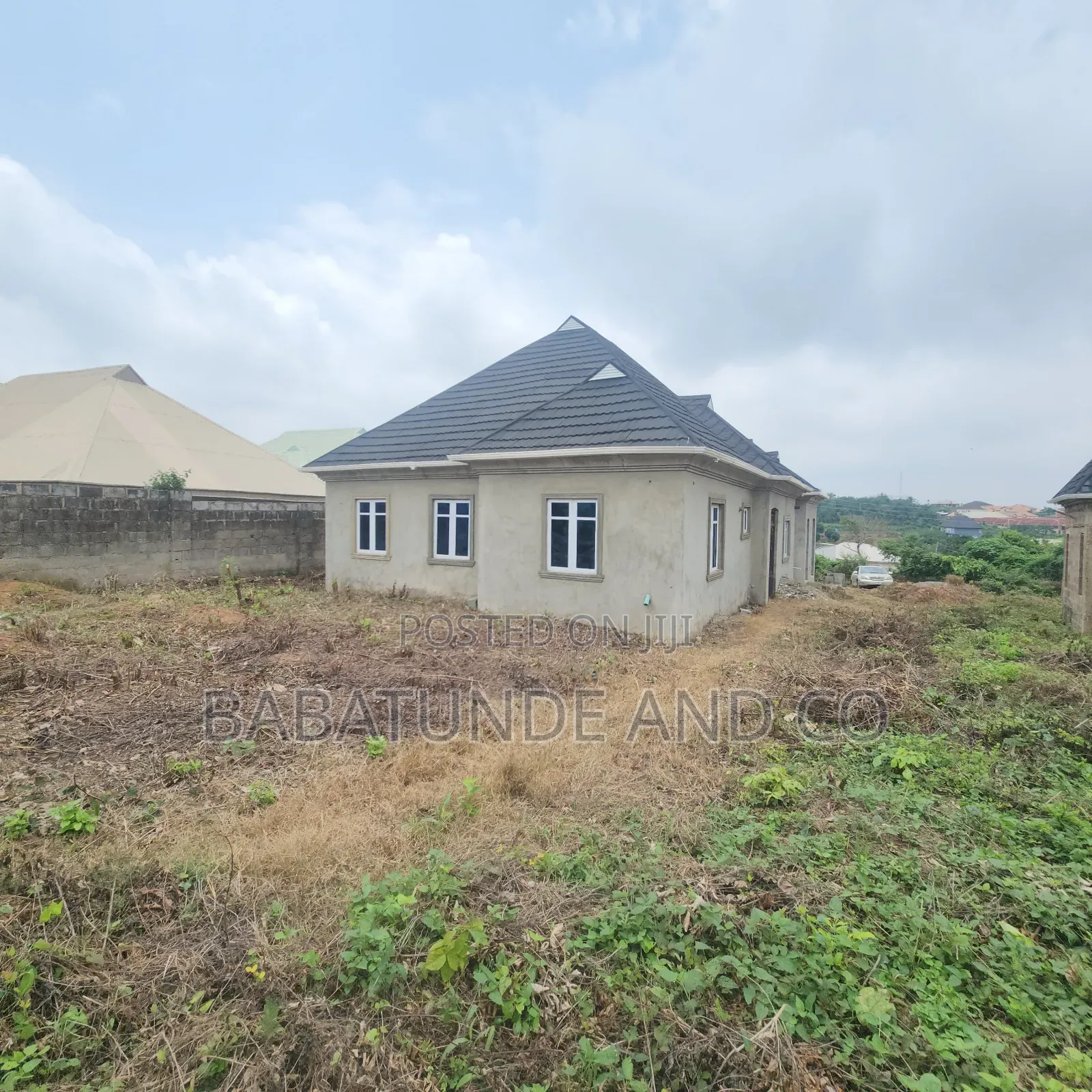 4bdrm Bungalow in Ologuneru for sale