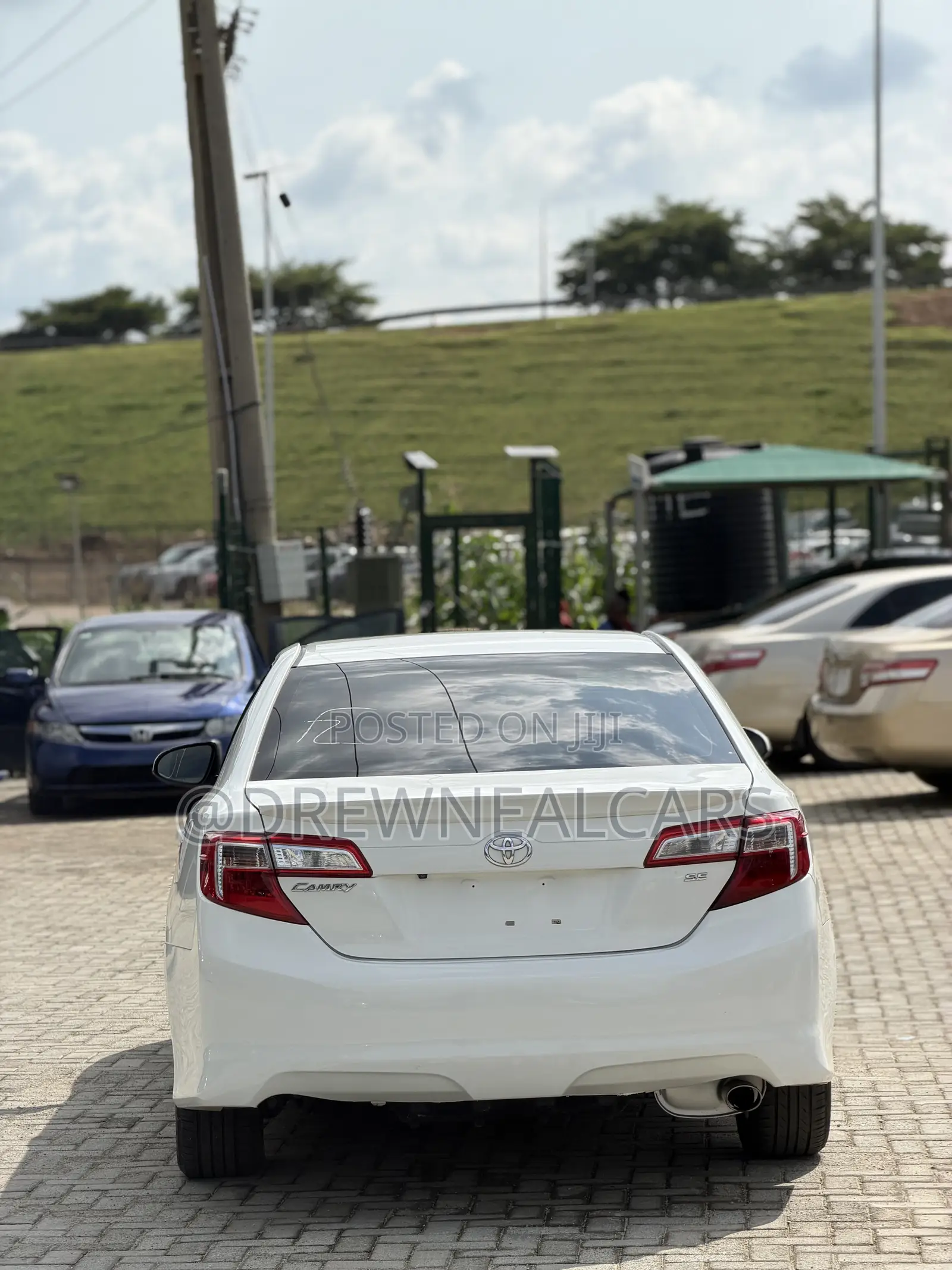 Toyota Camry SE 4dr Sedan (2.5L 4cyl 6A) 2014 White