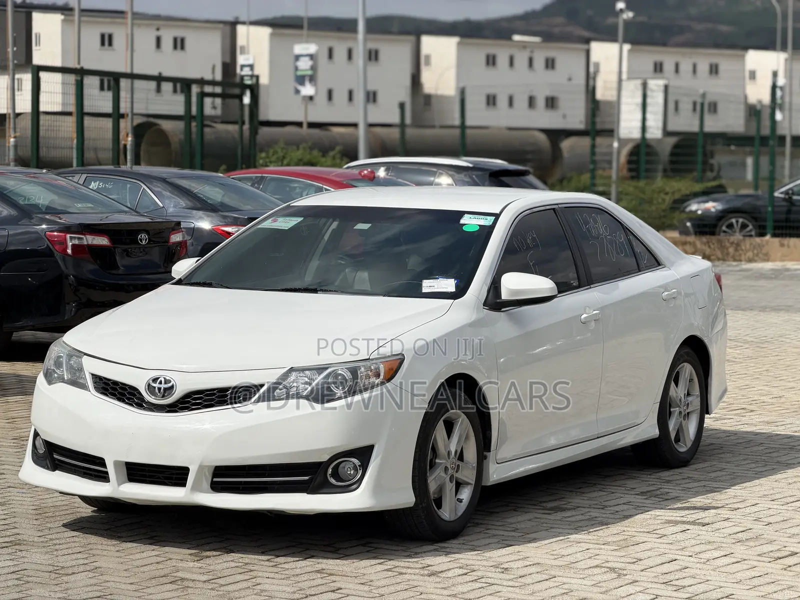 Toyota Camry SE 4dr Sedan (2.5L 4cyl 6A) 2014 White