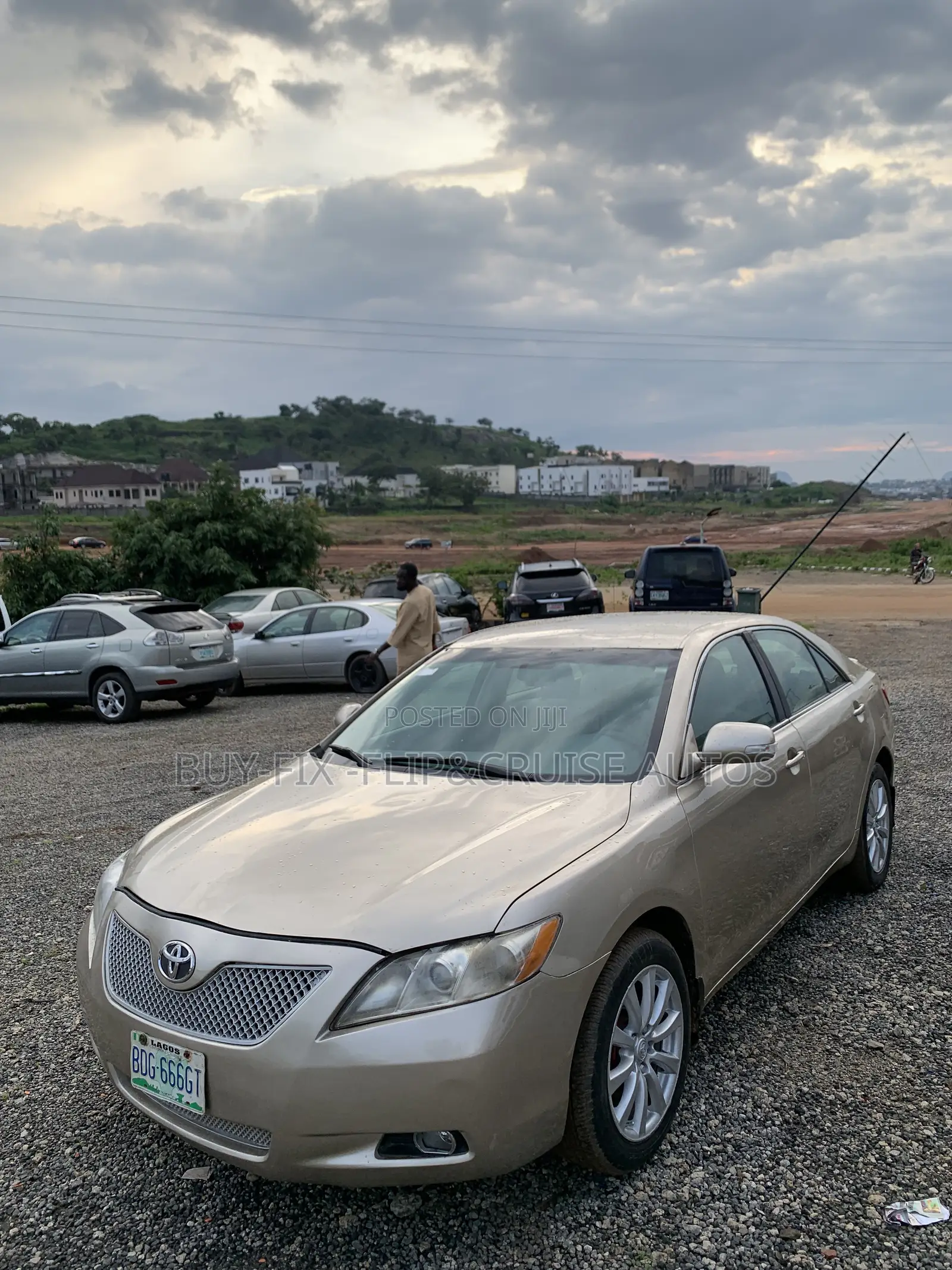 Toyota Camry LE 4dr Sedan (2.4L 4cyl 5A) 2009 Gold
