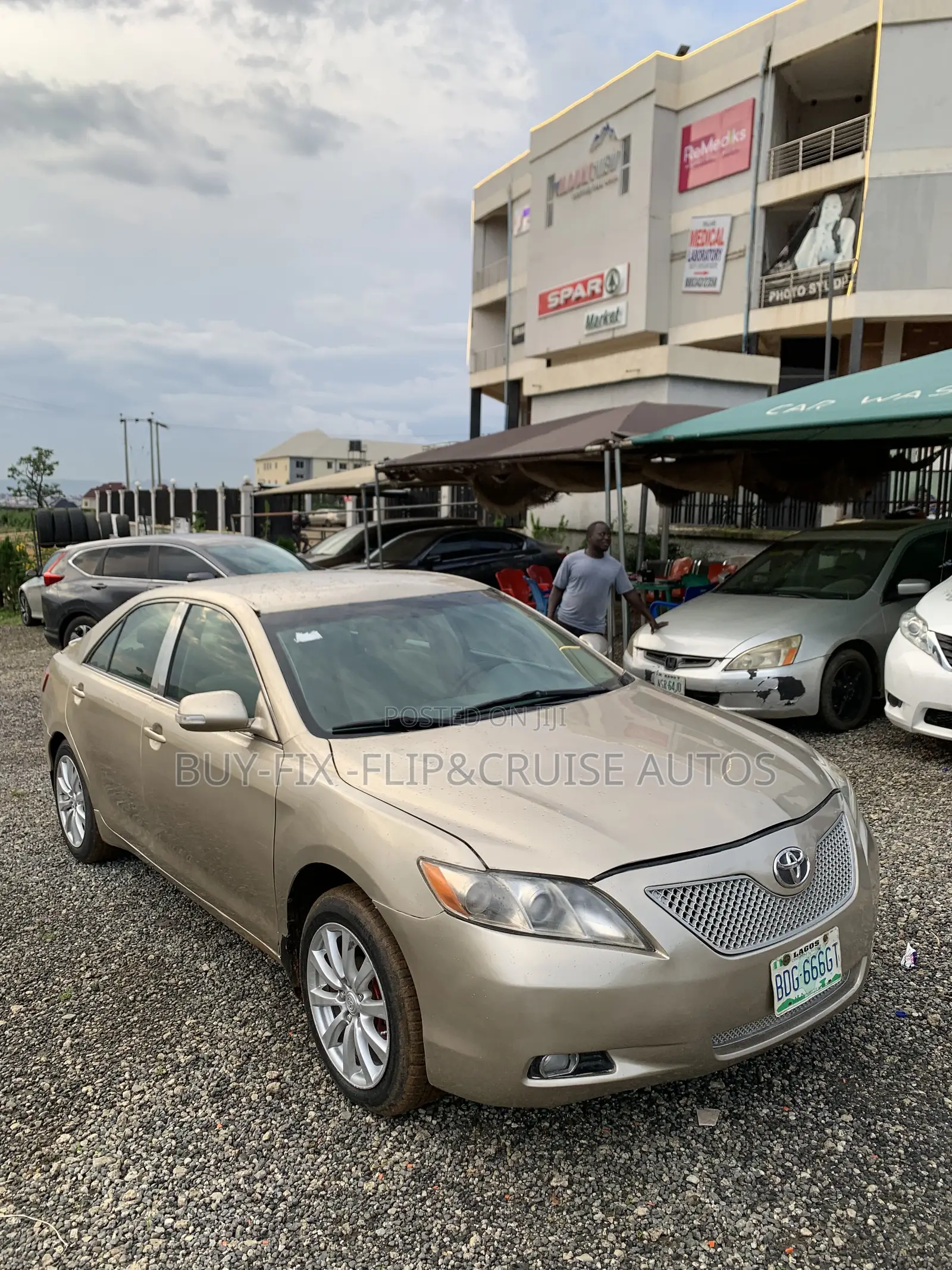 Toyota Camry LE 4dr Sedan (2.4L 4cyl 5A) 2009 Gold
