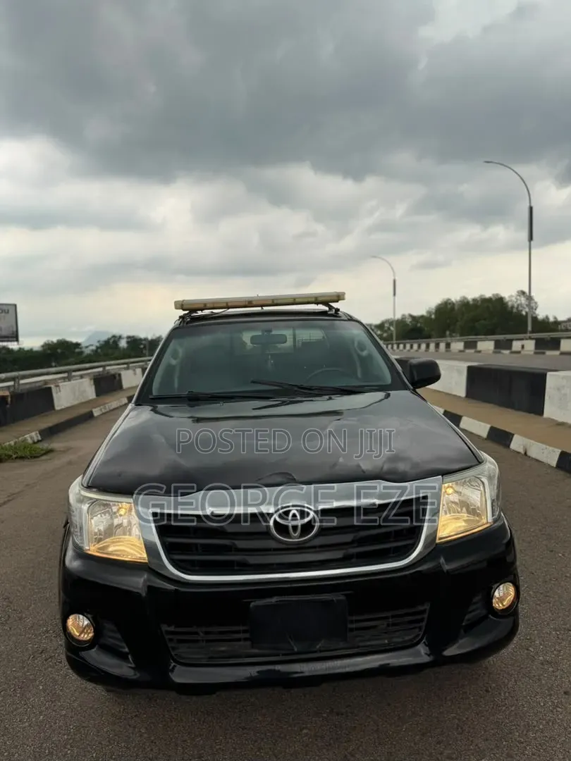 Toyota Hilux 2014 Black