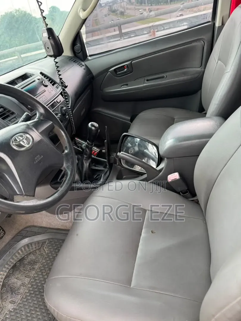 Toyota Hilux 2014 Black