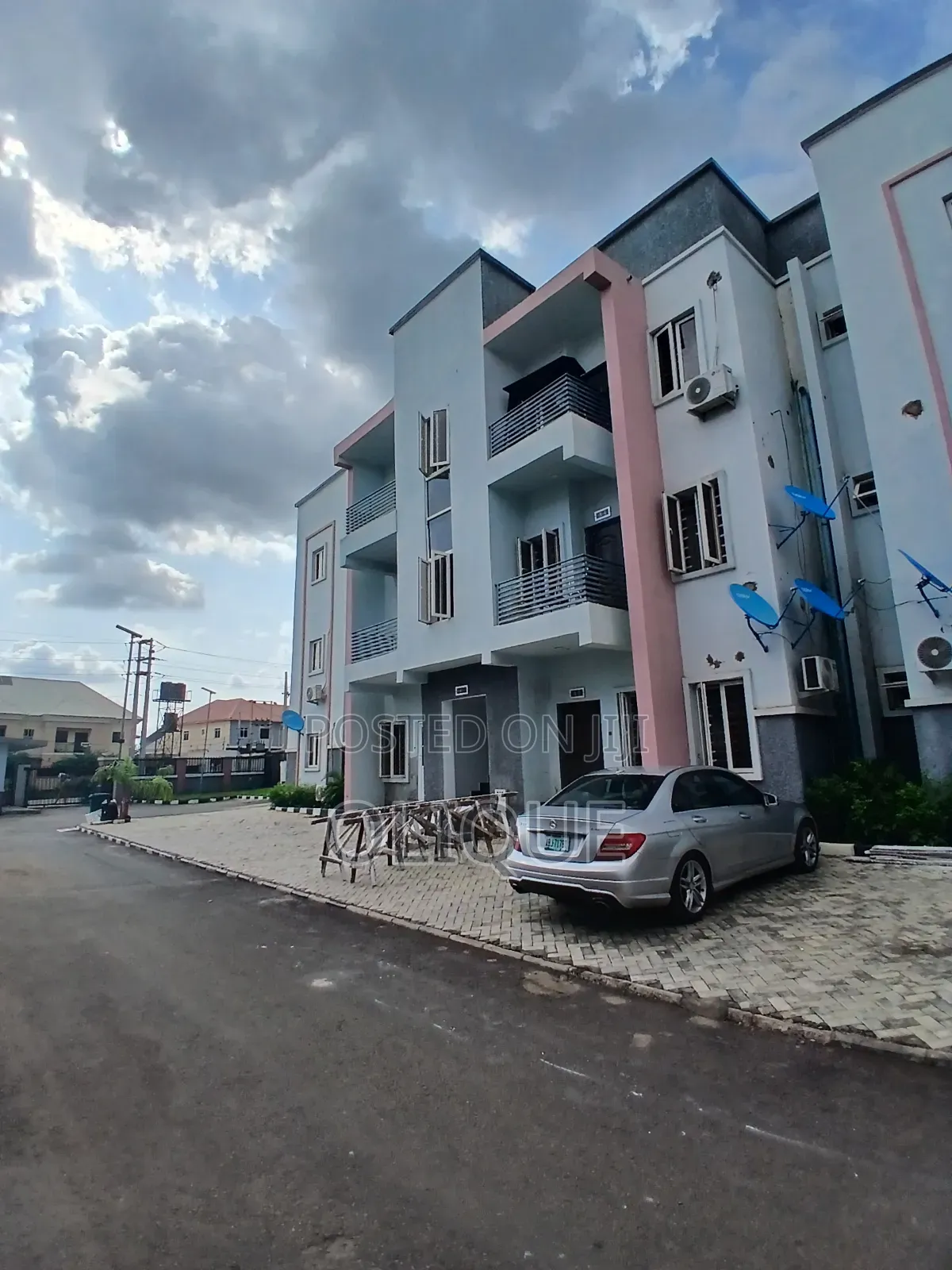 3bdrm Block of Flats in Dawaki for rent