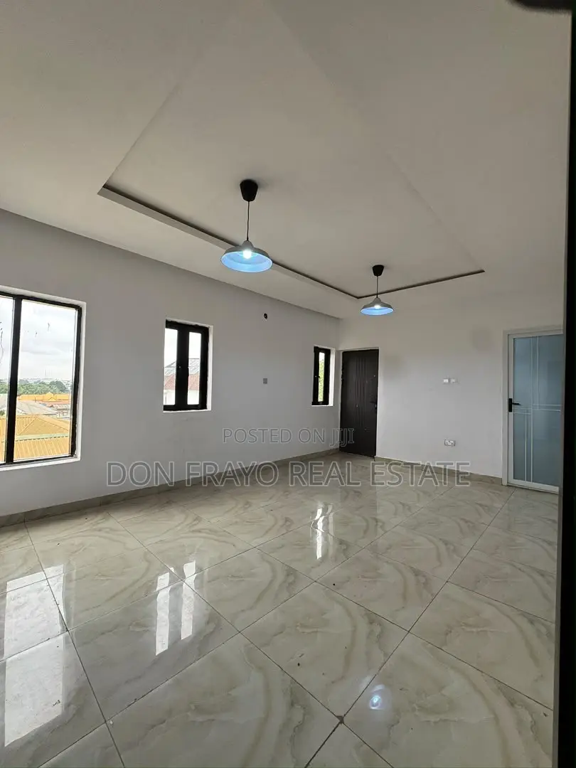 4bdrm Duplex in Alalubosa Gra for sale