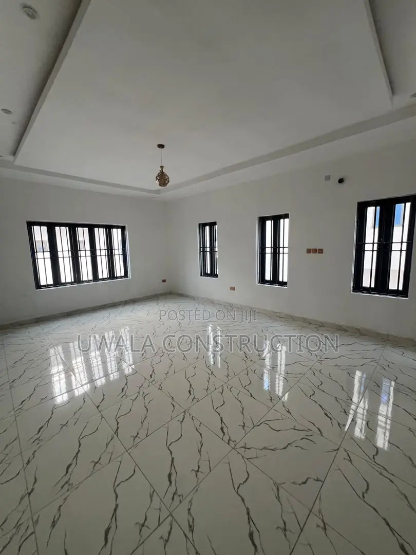 5bdrm Duplex in Guzape District for sale