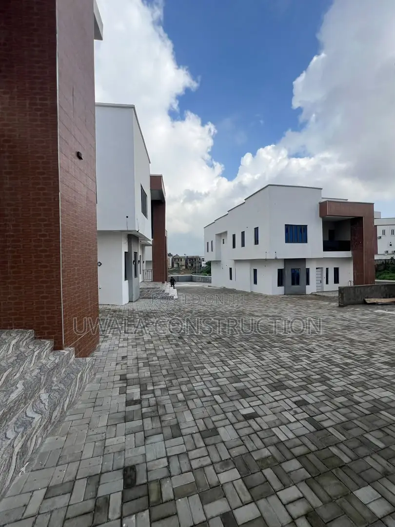 5bdrm Duplex in Guzape District for sale