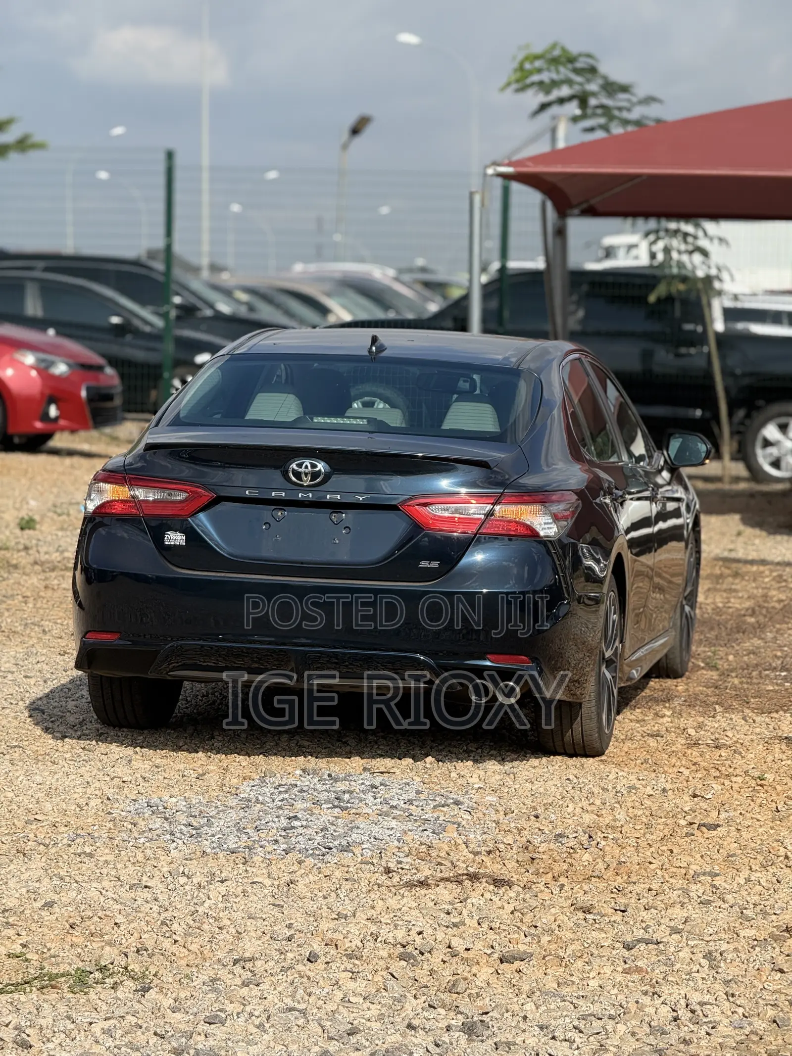 Toyota Camry SE FWD (2.5L 4cyl 8AM) 2018