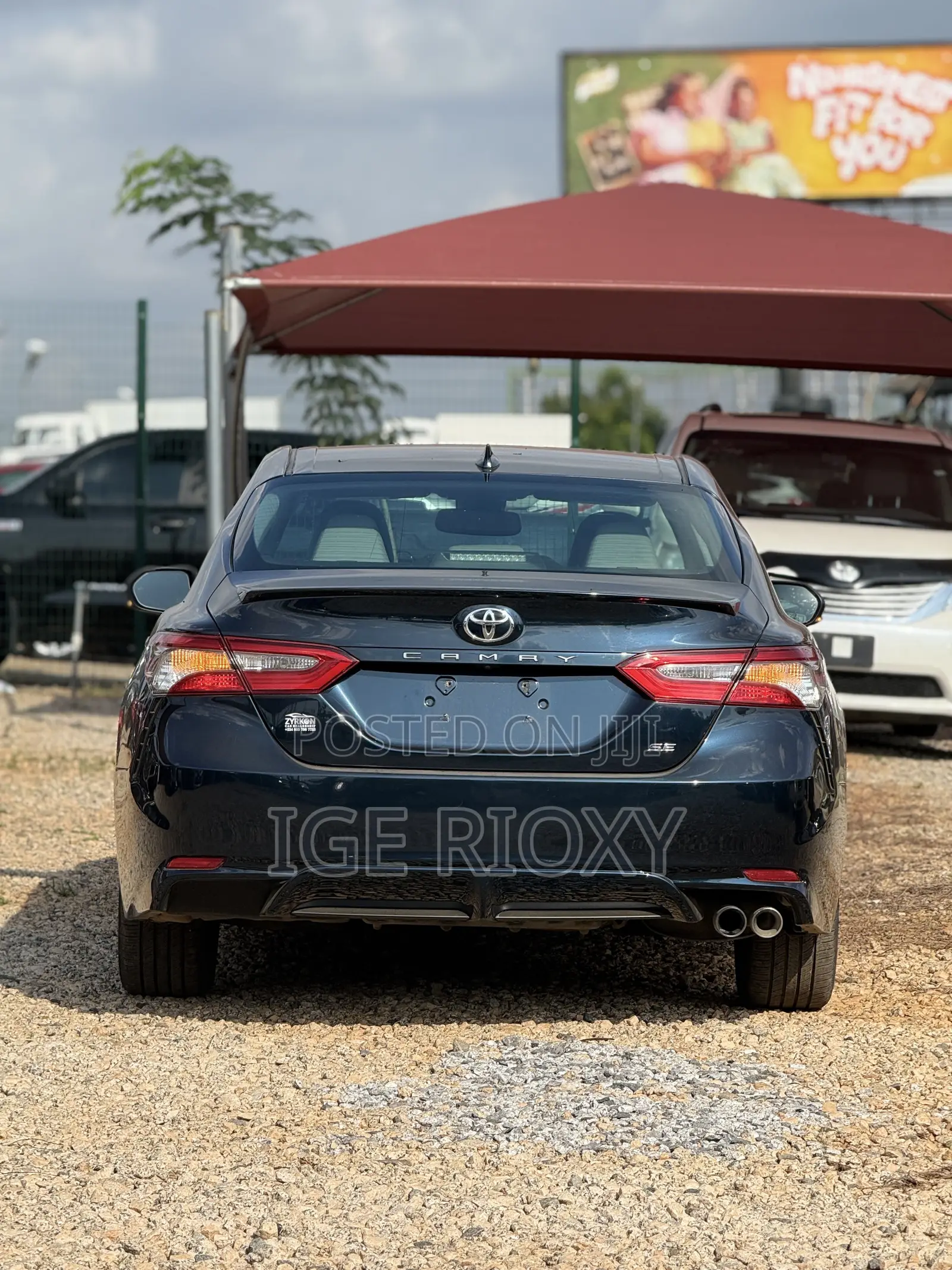 Toyota Camry SE FWD (2.5L 4cyl 8AM) 2018