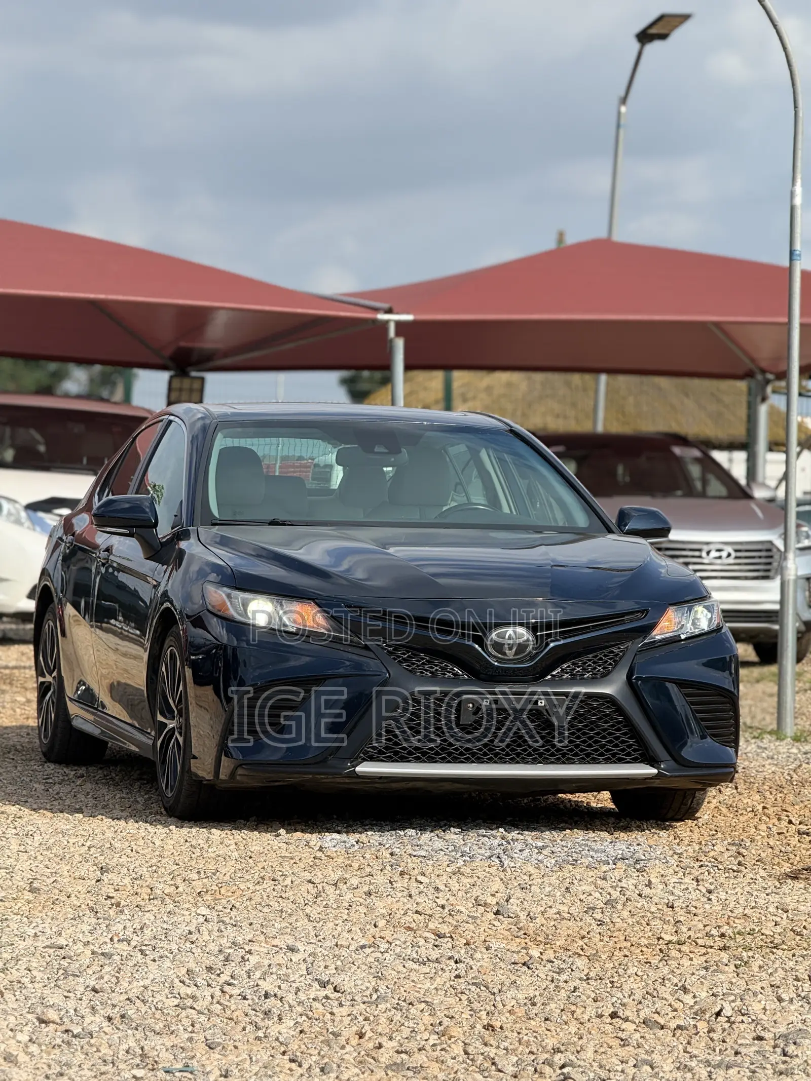 Toyota Camry SE FWD (2.5L 4cyl 8AM) 2018