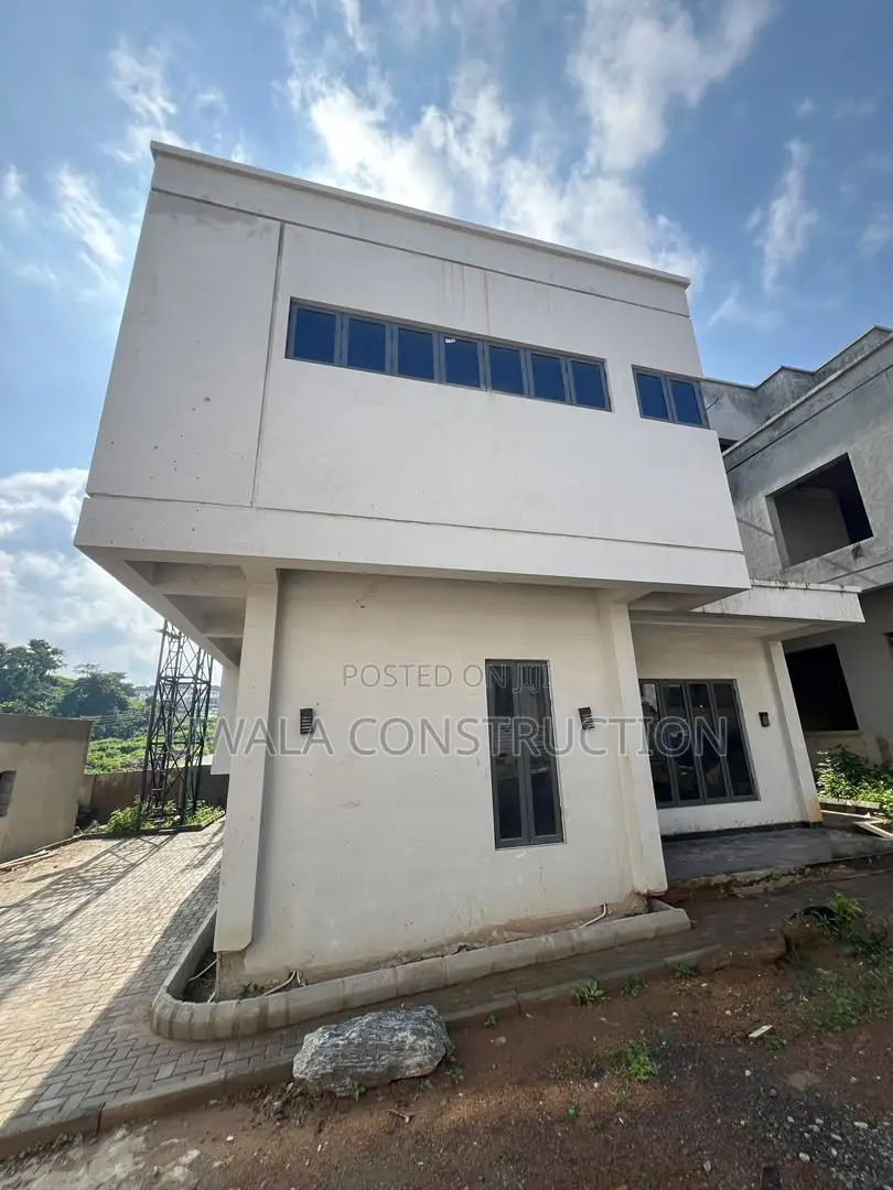 5bdrm Duplex in Guzape District for sale