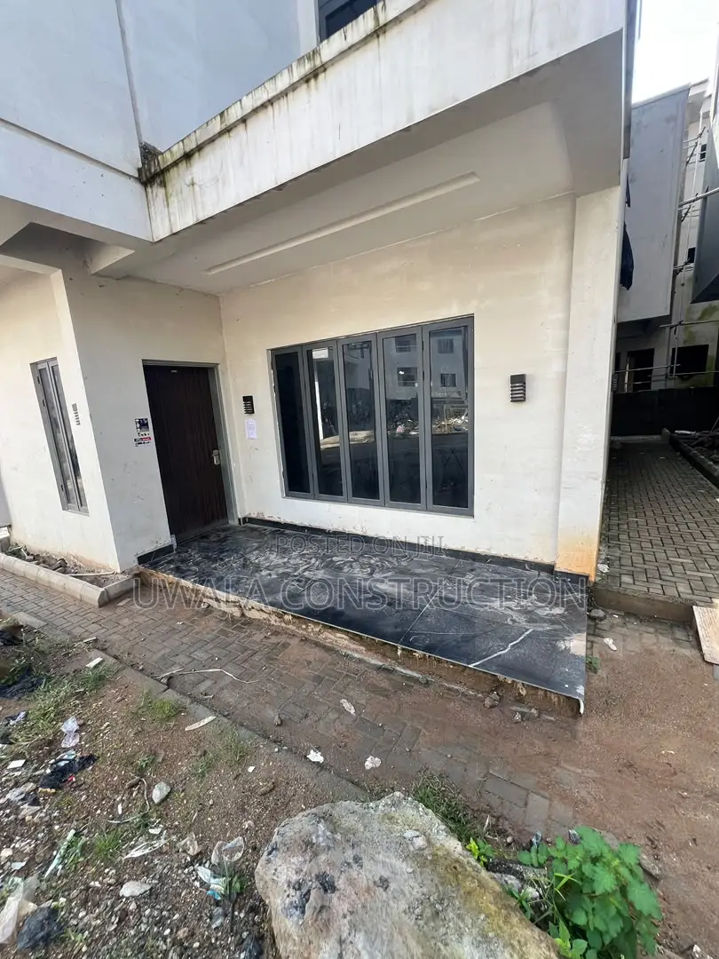 5bdrm Duplex in Guzape District for sale