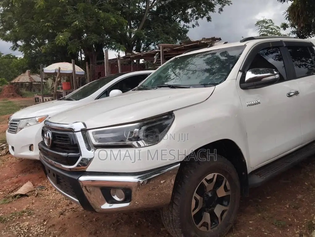 Toyota Hilux 2018 White