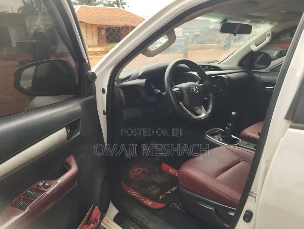 Toyota Hilux 2018 White
