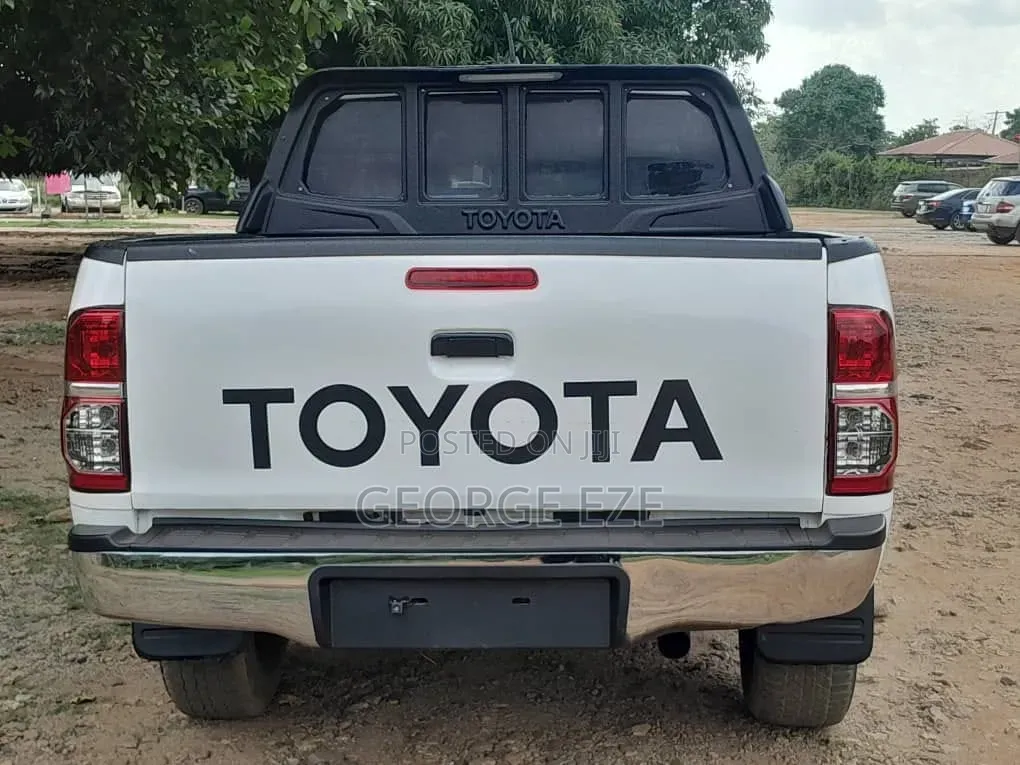 Toyota Hilux 2012 White