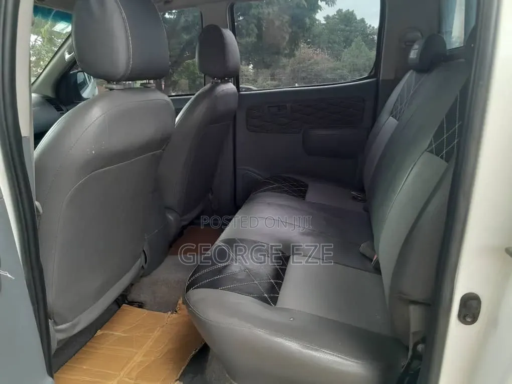 Toyota Hilux 2012 White