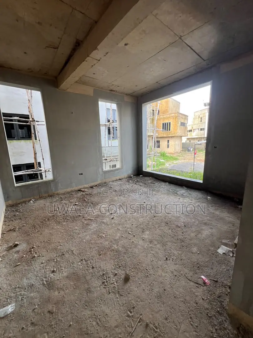 5bdrm Duplex in Guzape District for sale