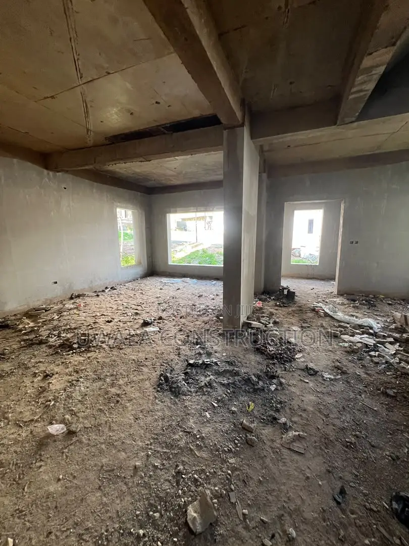 5bdrm Duplex in Guzape District for sale