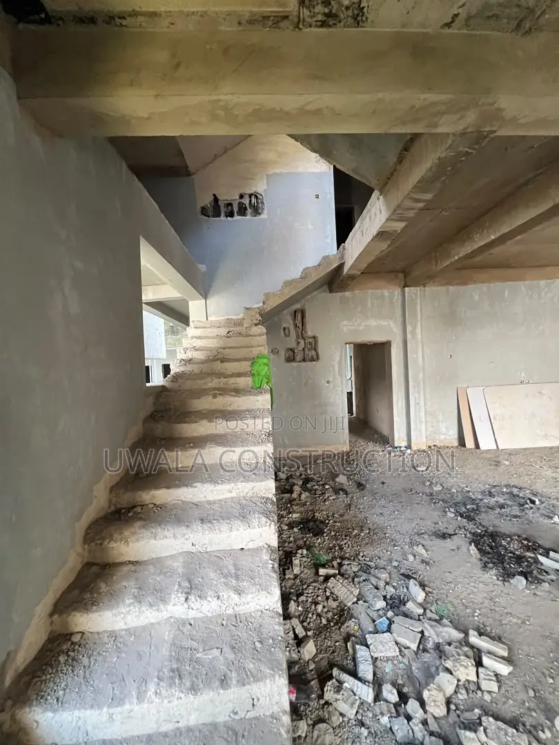5bdrm Duplex in Guzape District for sale