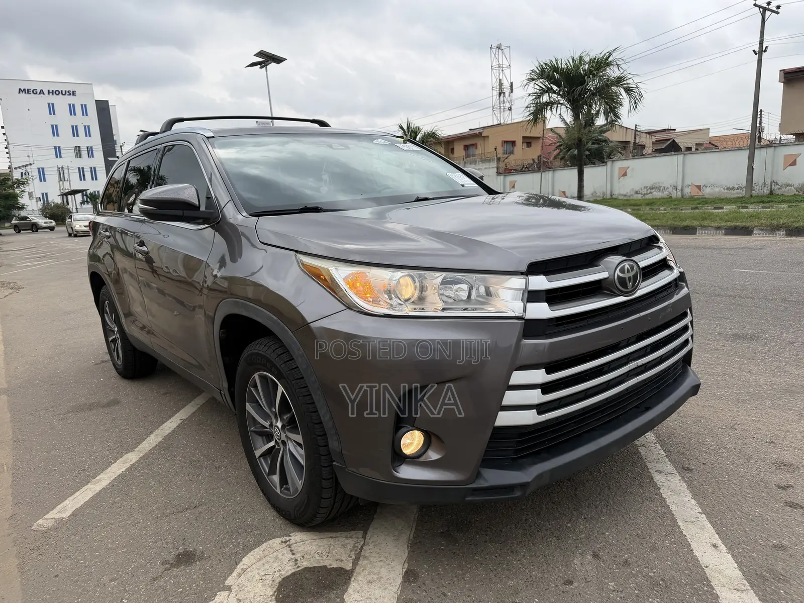 Toyota Highlander XLE 2019 Gray