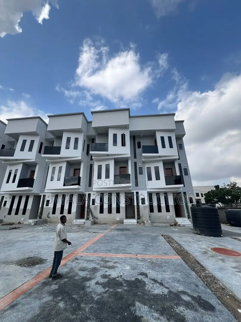 5bdrm Duplex in Guzape District for sale