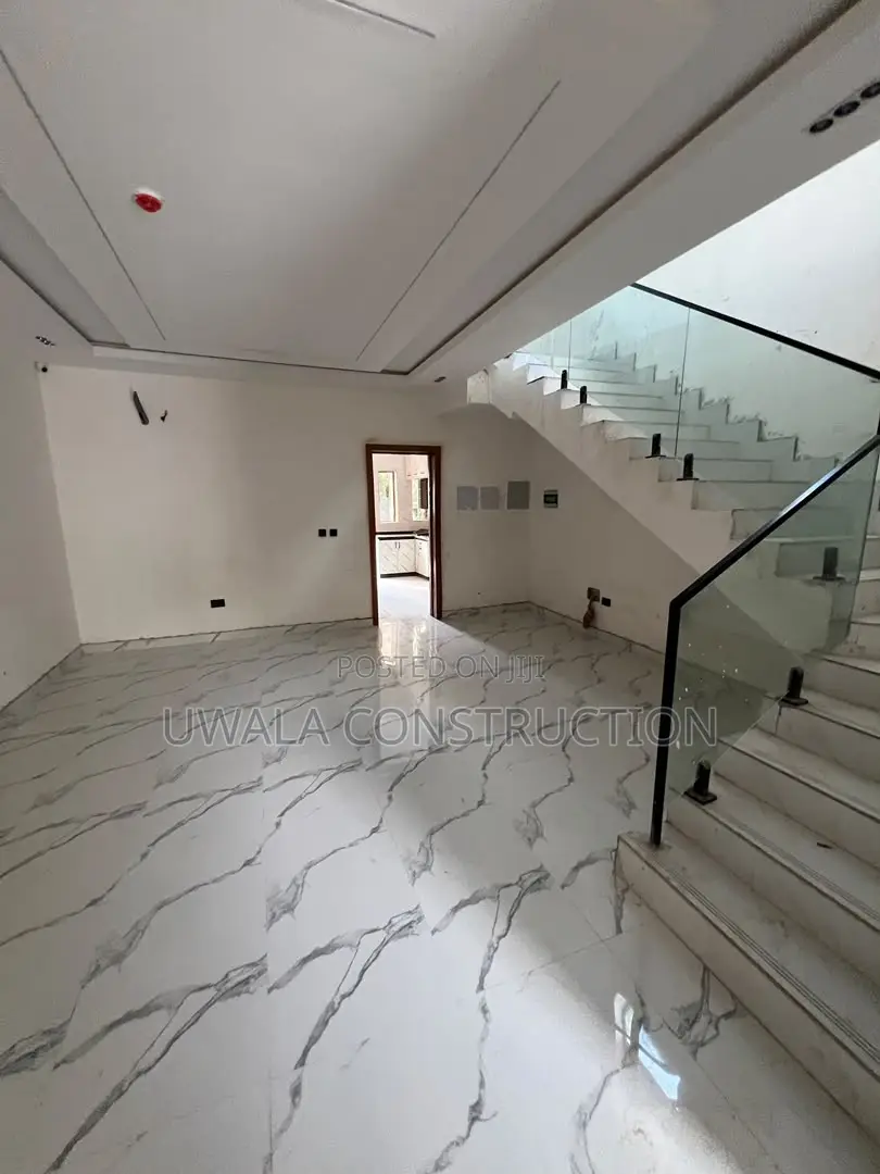 5bdrm Duplex in Guzape District for sale