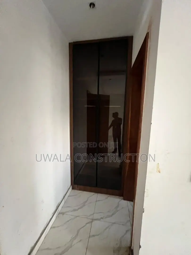 5bdrm Duplex in Guzape District for sale