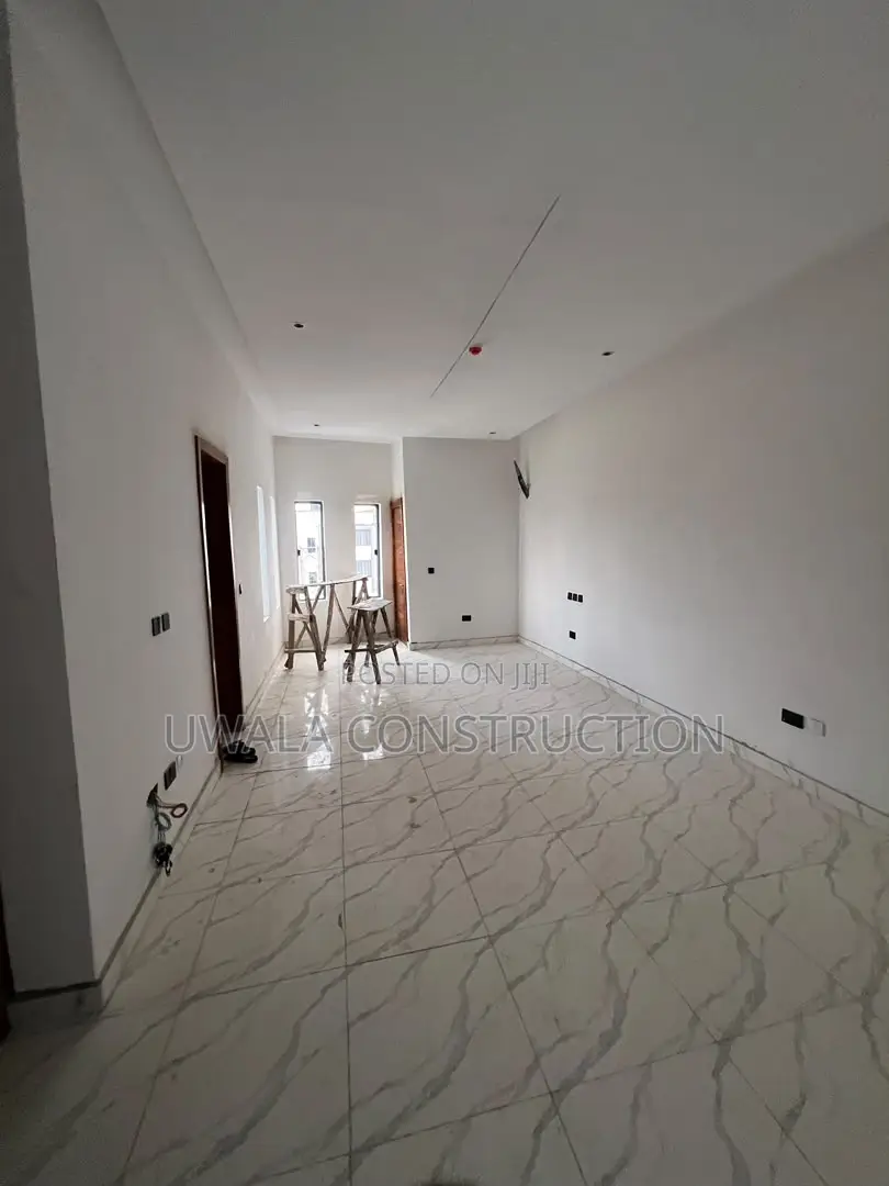 5bdrm Duplex in Guzape District for sale