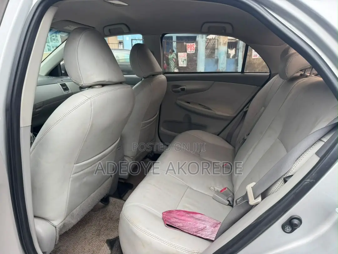Toyota Corolla 2010 Silver