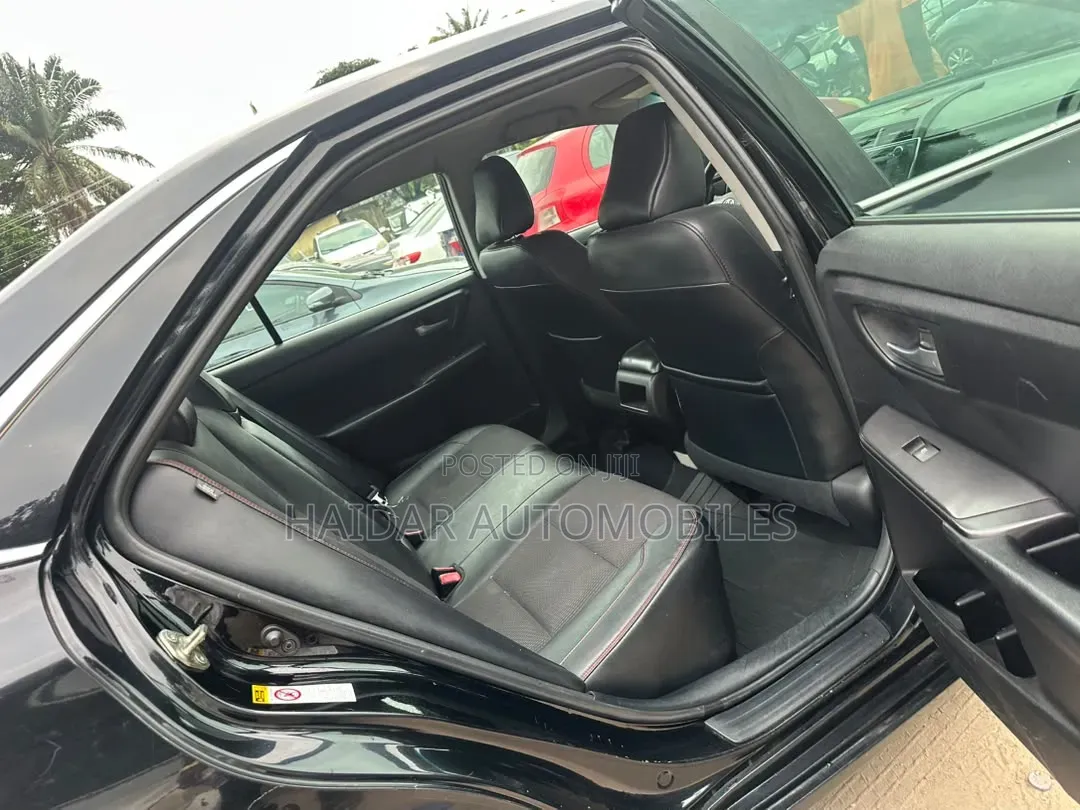 Toyota Camry 2016 Black