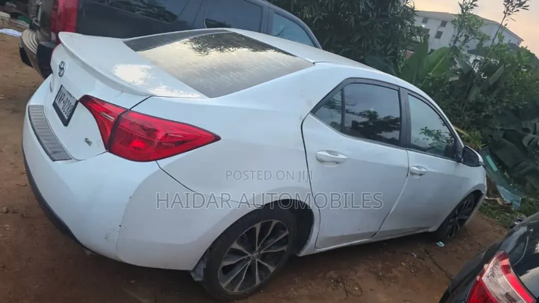 Toyota Corolla 2018 White