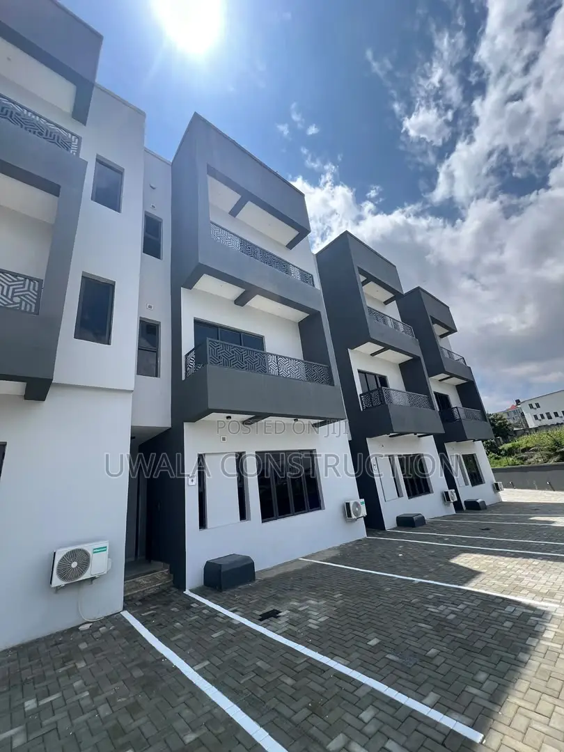 5bdrm Duplex in Guzape District for sale