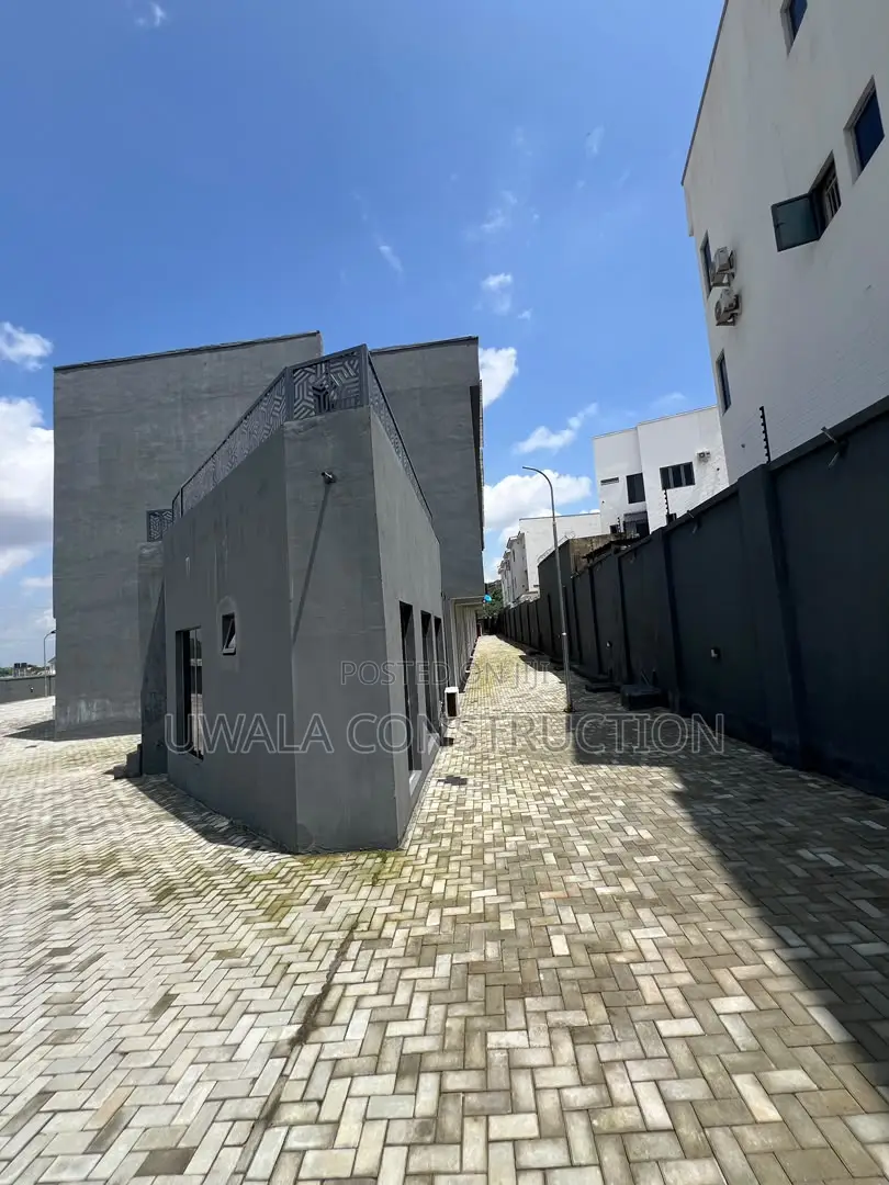 5bdrm Duplex in Guzape District for sale