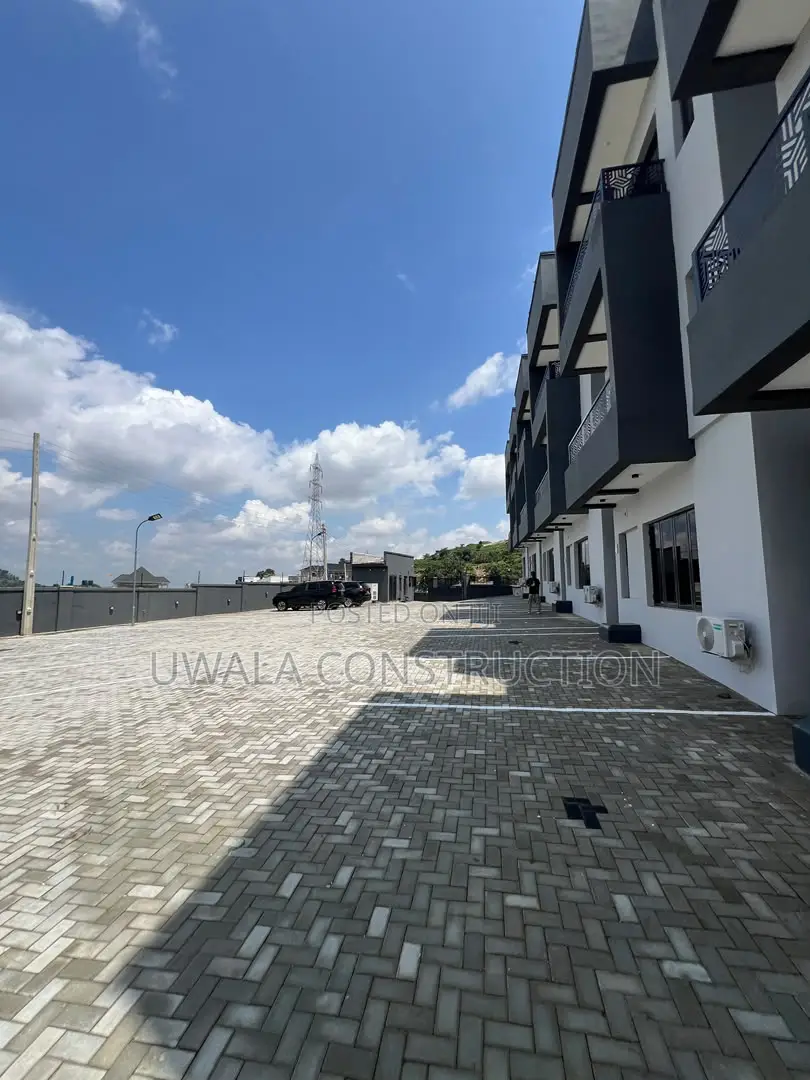 5bdrm Duplex in Guzape District for sale