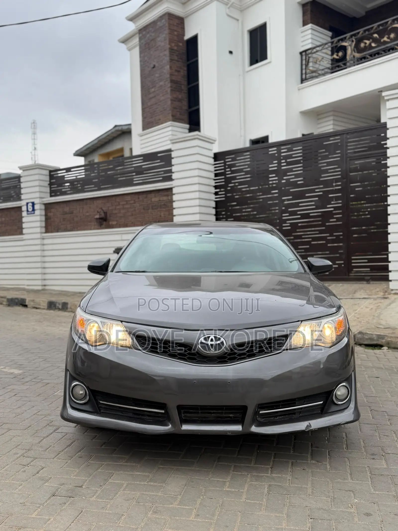 Toyota Camry SE 4dr Sedan (2.5L 4cyl 6A) 2014 Gray
