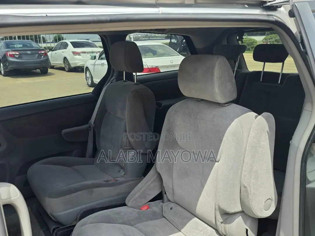 Toyota Sienna 2005 Silver