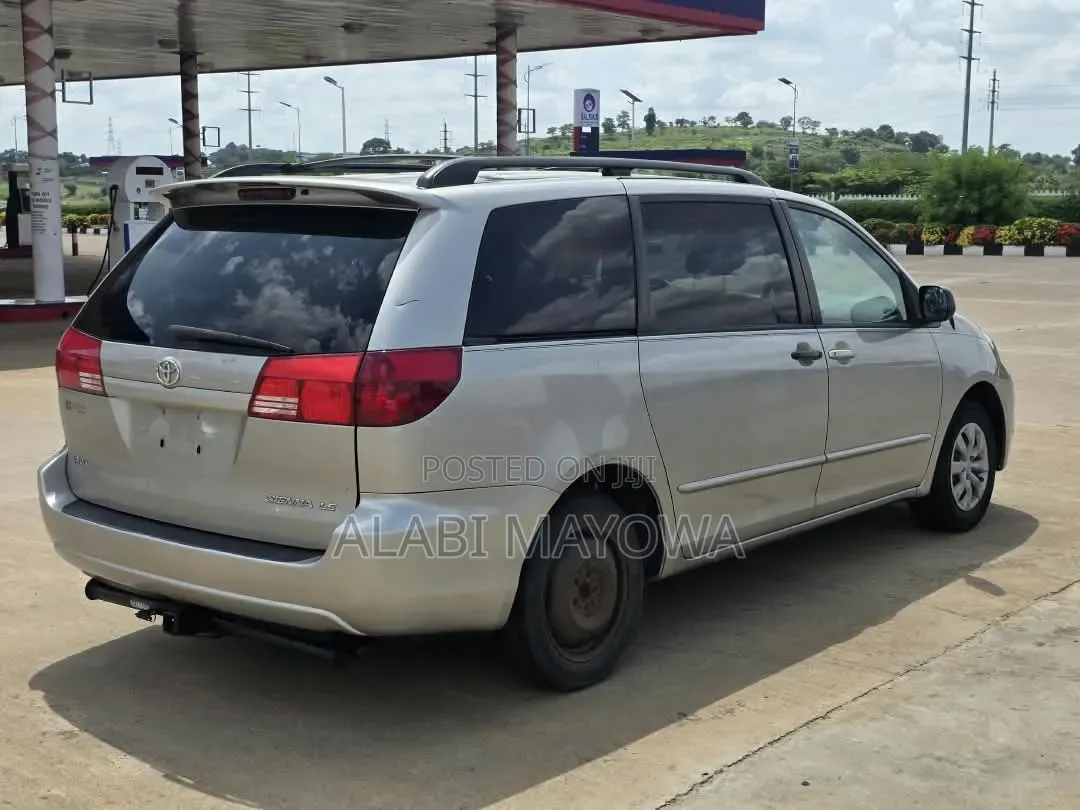 Toyota Sienna 2005 Silver