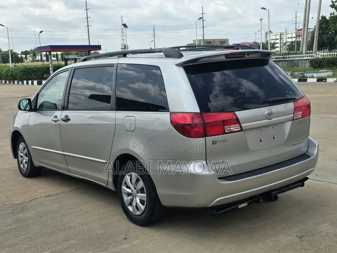 Toyota Sienna 2005 Silver