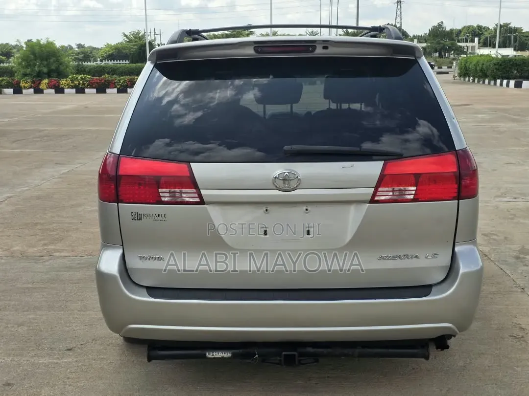 Toyota Sienna 2005 Silver